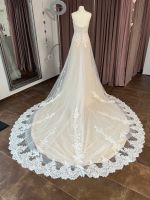 Brautkleid mit traumhaft langer Schleppe Hessen - Griesheim Vorschau