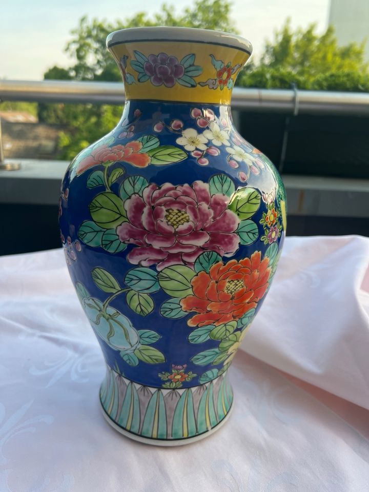 Japanische Vase Handarbeit in Krefeld