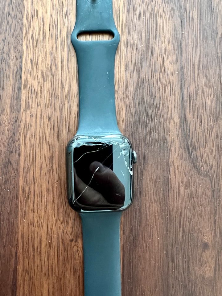 Defekte Apple Watch Series 5, 44 mm, GPS + Cellular, Edelstahl in Calw