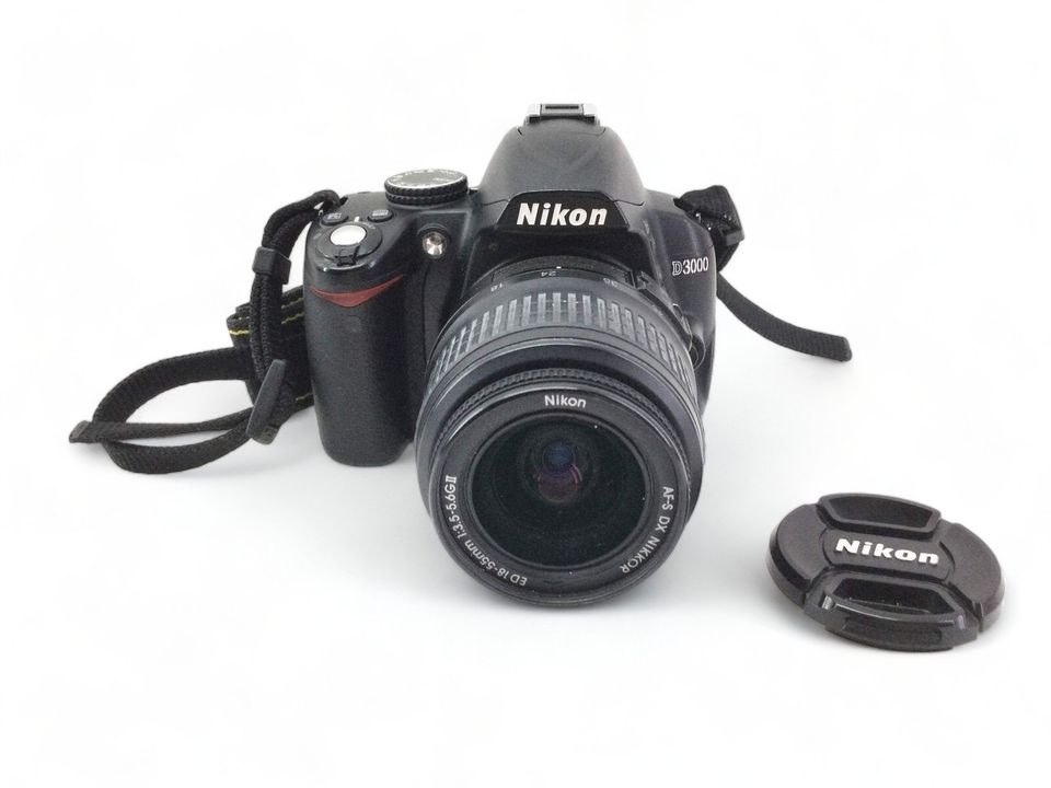 Nikon D3000 Kamera DSLR mit Objektiv 18-55mm in Süderholz