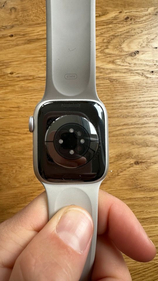Apple Watch Series 7 GPS, 41 mm in Fuessen