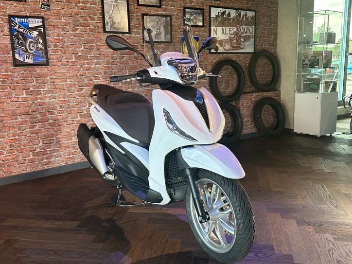 Piaggio BEVERLY 400 HPE E5 Neu-Lagerfahrzeug in Senden