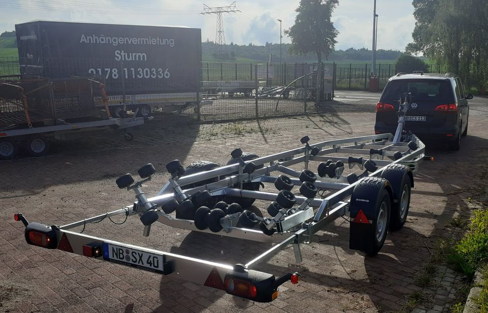 Bootstrailer Bootsanhänger 3500 Kg mieten Verleih Transport Boot in Neubrandenburg