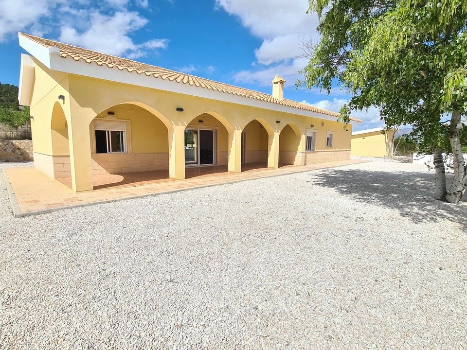 Renoviertes Landhaus in Monovar (Alicante) mit 5 Schlafzimmern, Pool und Garage, nur 45 Minuten vom Strand entfernt, Costa Blanca / Spanien in Oyten