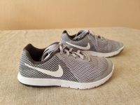 NIKE Sportschuhe Laufschuhe Turnschuhe Gr. 38,5 grau Hannover - Kirchrode-Bemerode-Wülferode Vorschau