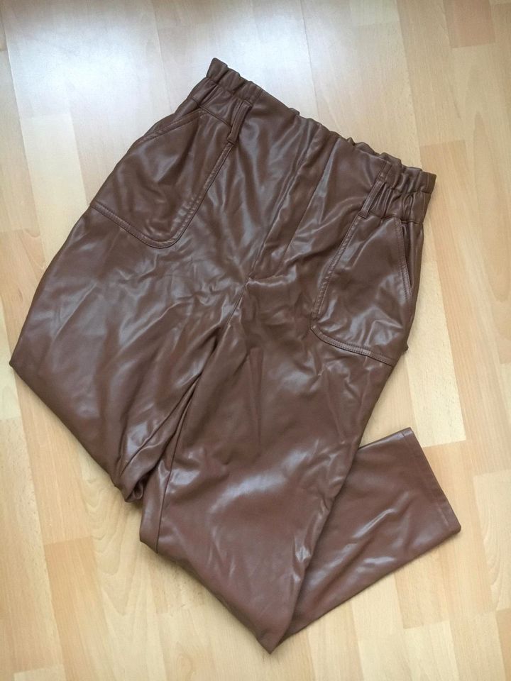 Kunstlederhose mit hohem Bund in Wittendörp