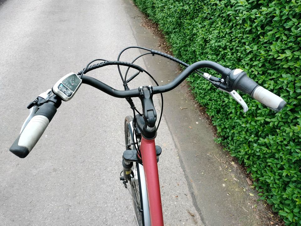 E Bike Damen Fahrrad Elektro von Mifa in Düsseldorf