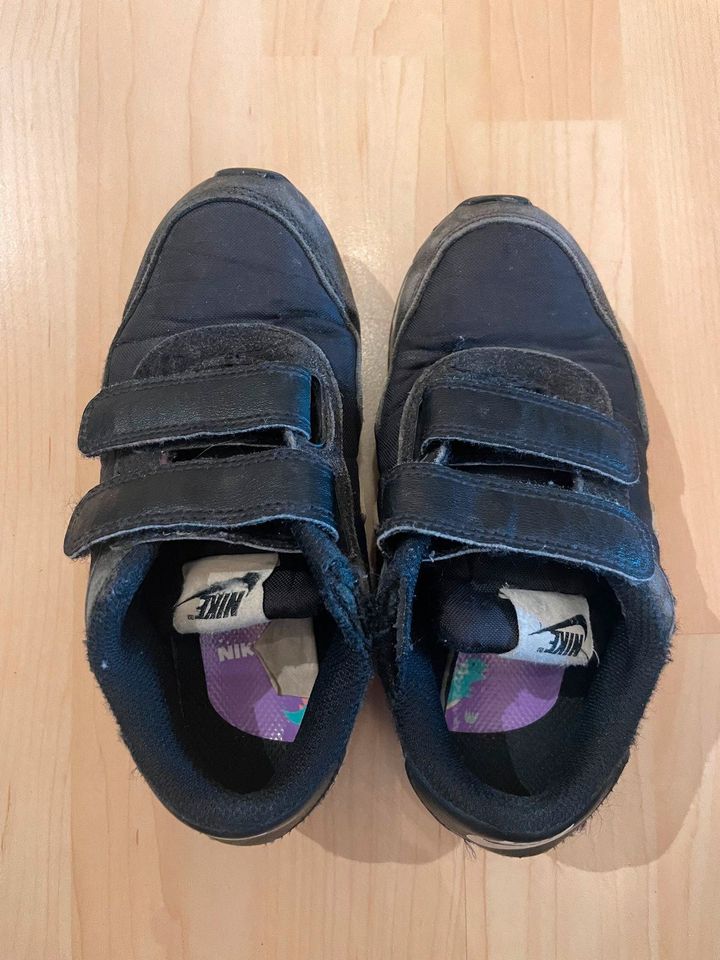 Nike Turnschuhe Kinder 28,5 Schwarz in Augsburg