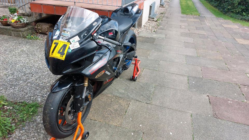 Gsxr 600 k7 in Lüneburg