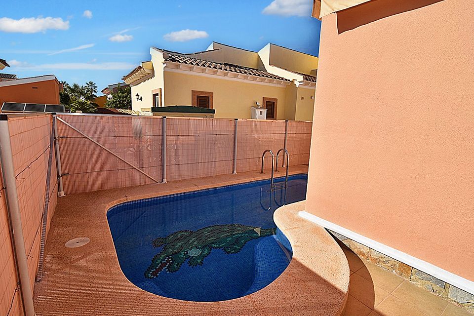 Villa mit privatem Swimmingpool in Playa Flamenca in Hannover