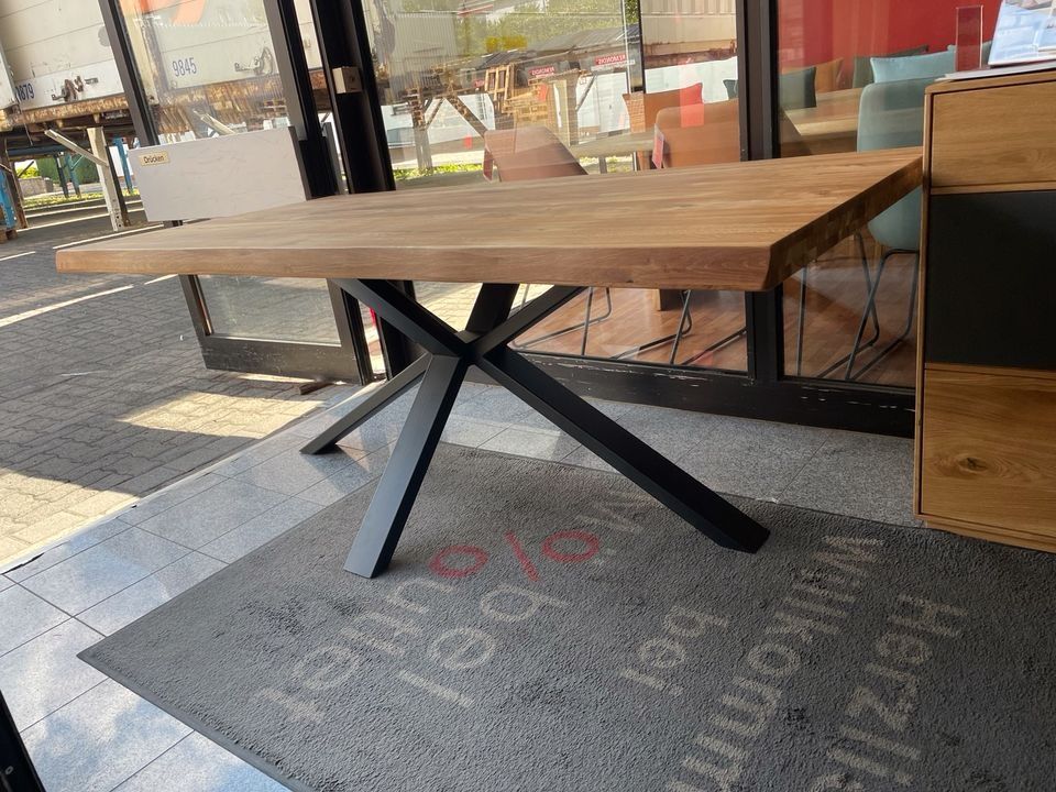 Esstisch Tisch + Massivholz Eiche + Baumkante + Spider Gestell in Freudenberg