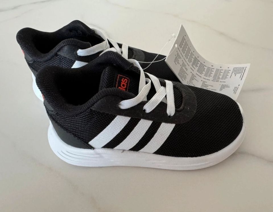 Adidas Sneaker in Bebra