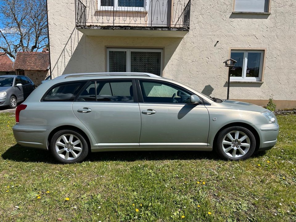 Toyota Avensis 2.0 VVT-i Executive in Rosenfeld