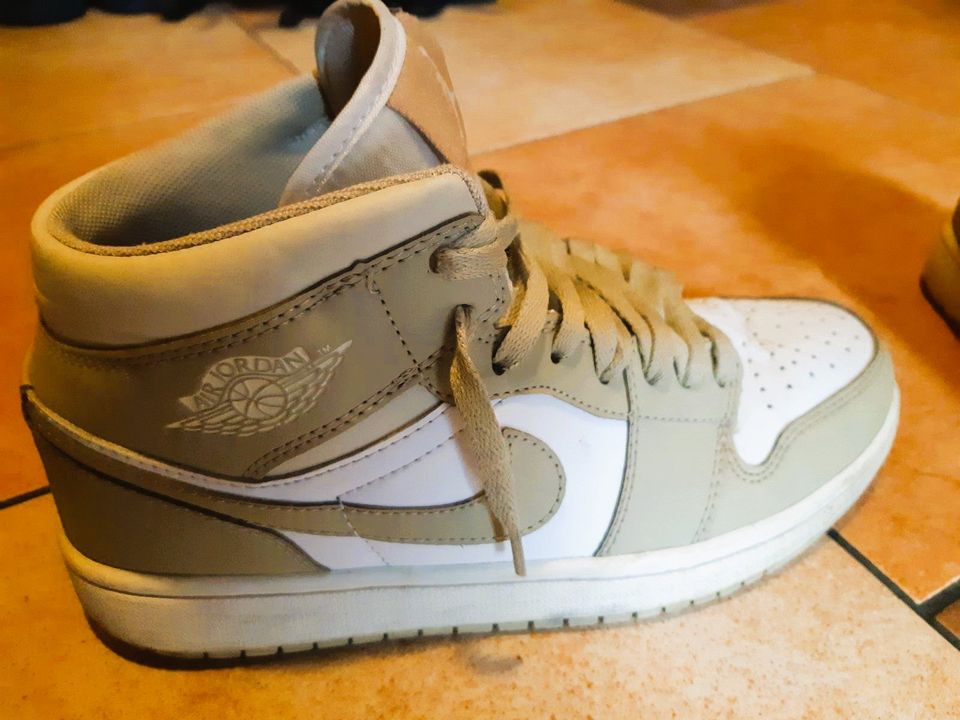 Nike Jordan 1 Mid Linen Gr. 40,5 EU - gebraucht in Schwarzheide