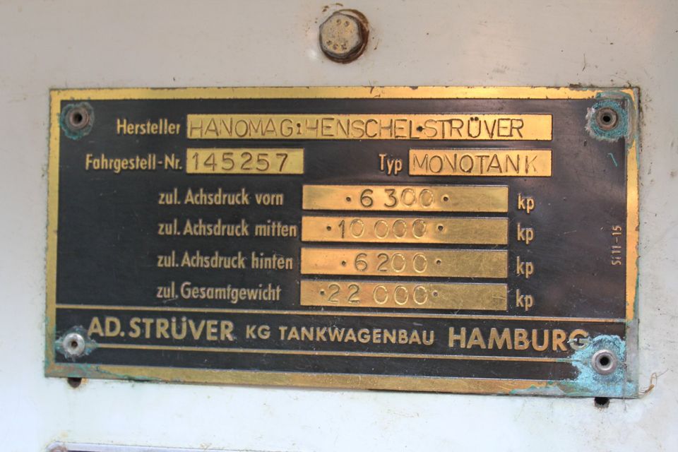 Henschel, Hanomag Henschel Oldtimer LKW, Strüver, Tankwagen in Oberhausen