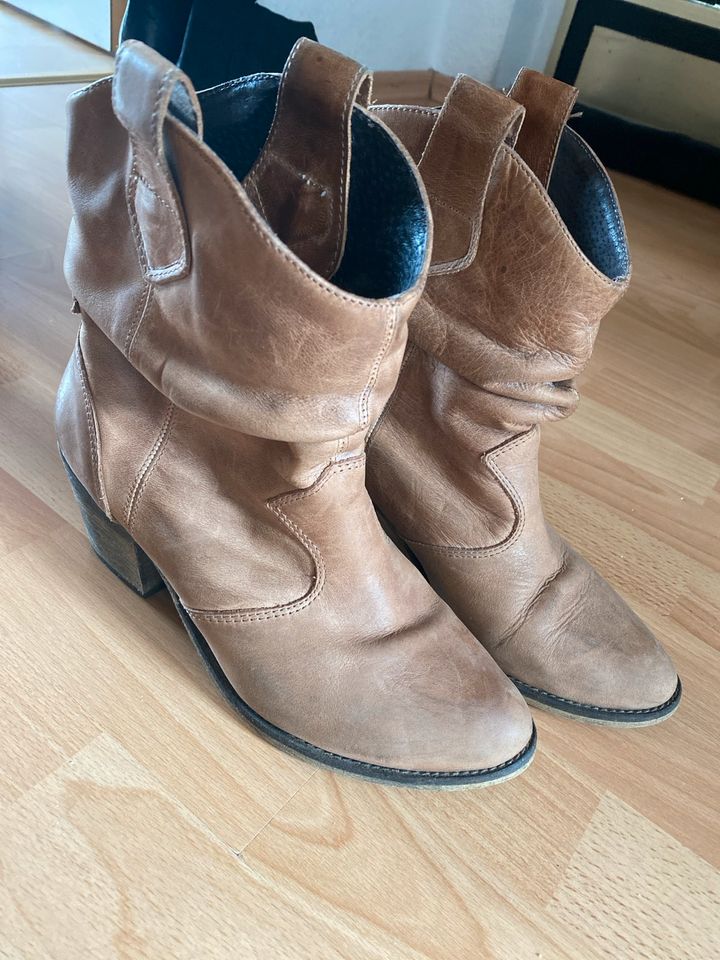 2x Stiefel Gr.39 Braun/beige Damen Wrangler in Bad Homburg