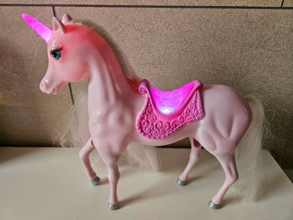 Einhorn Pferd für Barbie von Simba leuchtet in Leipzig