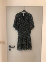 Pepe Jeans Chiffon Kleid Blumenmuster Gr. XS marine/oliv/gelb Bayern - Mitterteich Vorschau