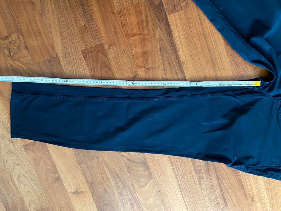 Chinohose von Hugo Boss, schwarz, Gr. 33/32, sehr guter Zustand in Flein