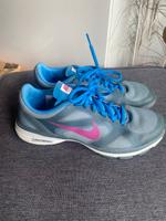 Sneaker Sportschuhe Nike Gr. 37,5 München - Bogenhausen Vorschau