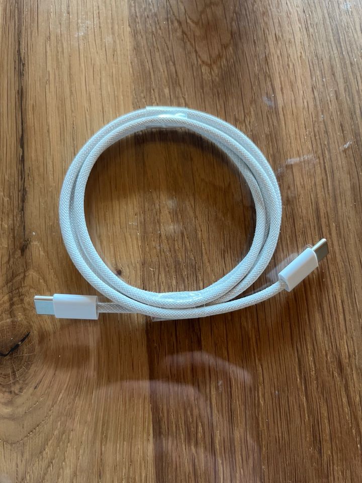 Apple USB-C gewebtes Kabel Fast-Charge 1 m, original NEU in Elkenroth