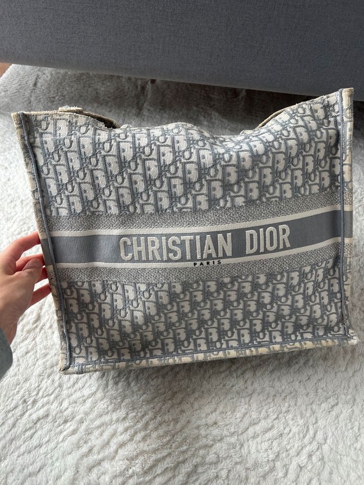 Dior Book Tote in München