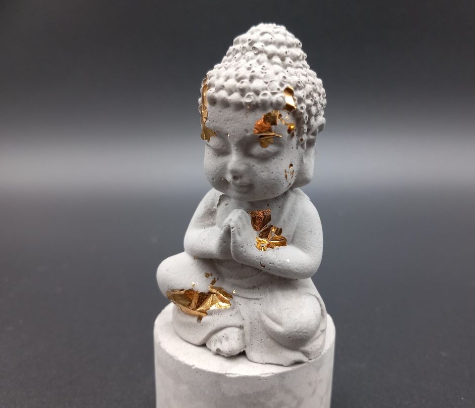 Glücksbringer Buddah Statue Yoga Geschenk Liebe Beton Freundschaf in Schorndorf