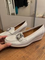 Neuwertige Pumps Sommer Schuhe Sandalen von Ara 40 weiß Nordrhein-Westfalen - Wülfrath Vorschau