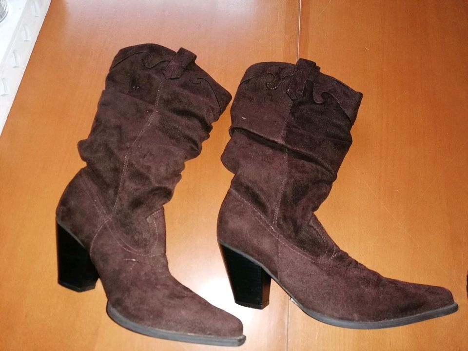 Stiefeletten und Stiefel, Gr. 38 zus. 15,-Euro in Eschershausen