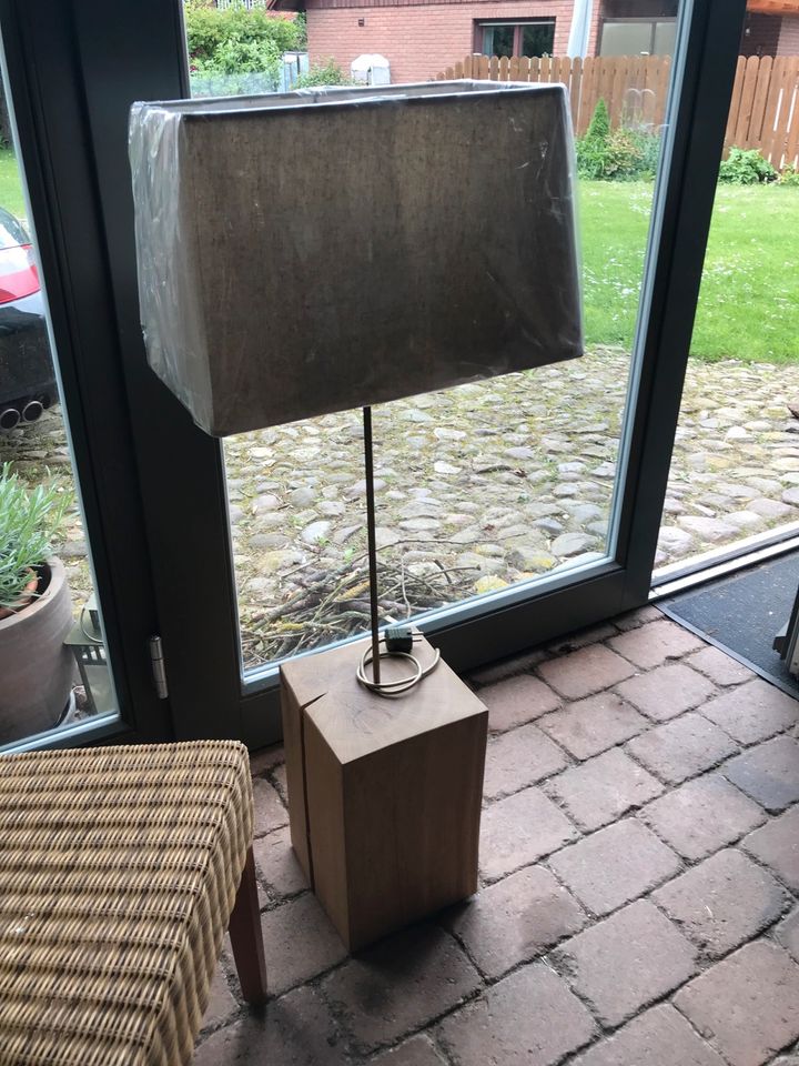 Designerlampe Holz Stehlampe Höhe 118cm in Isernhagen