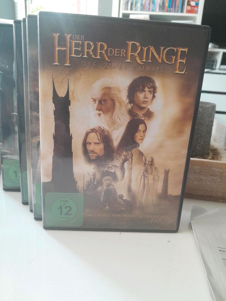 25€ inkl Versand Herr der Ringe und  Der Hobbit 6 Dvd's neuwertig in Husum