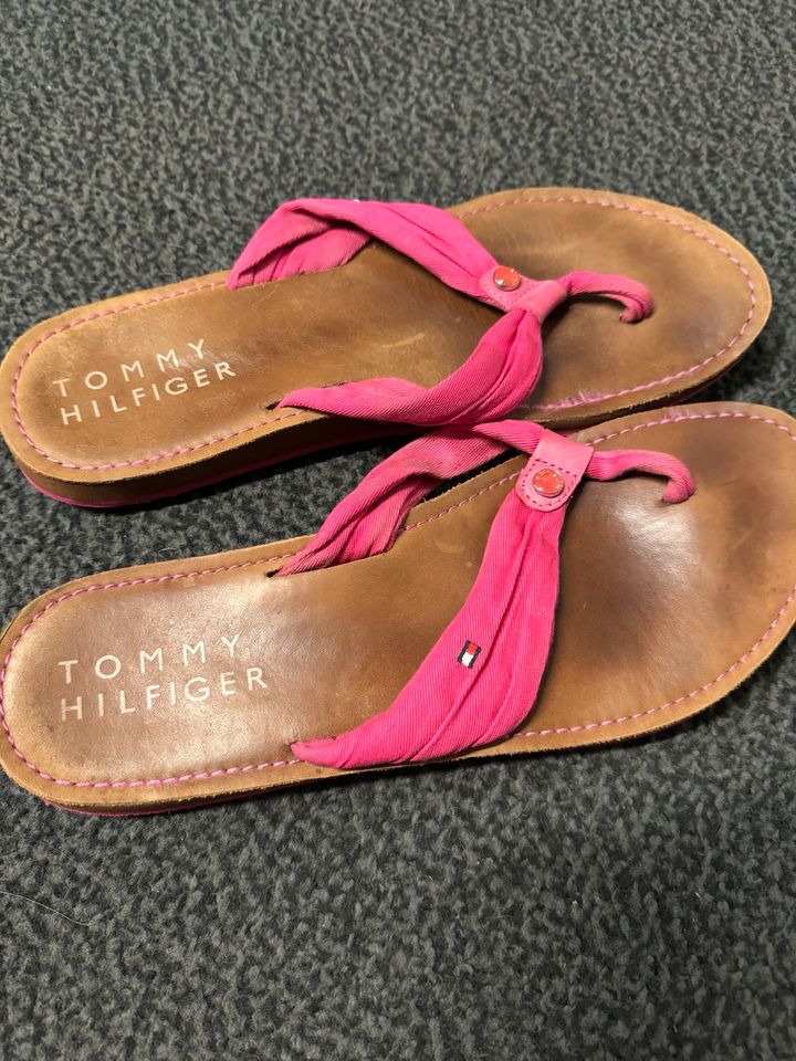 Tommy Hilfiger Sandalen / Latschen Gr. 40 / 41 Pink NEUWERTIG in Dannenberg (Elbe)