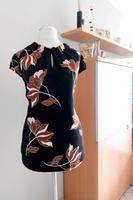 Comma Bluse Satinbluse Gr. 38 schwarz mit Muster neuwertig Nordrhein-Westfalen - Hückelhoven Vorschau