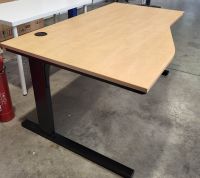 Schreibtisch 160cm lang, 100/80x72 mit Kabeldurchlass Nordrhein-Westfalen - Kaarst Vorschau