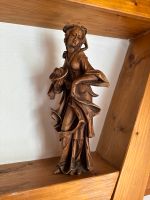 Geschnitzte Holzfigur Blumenmädchen Baden-Württemberg - Baindt Vorschau