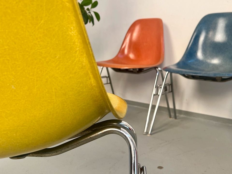 4x Eames Fiberglas Side-Chair | Vintage Vitra Herman Miller Stuhl in Duisburg
