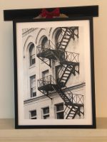 Bild New York Treppe vor Fassade Holzrahmen schwarz Niedersachsen - Tespe Vorschau