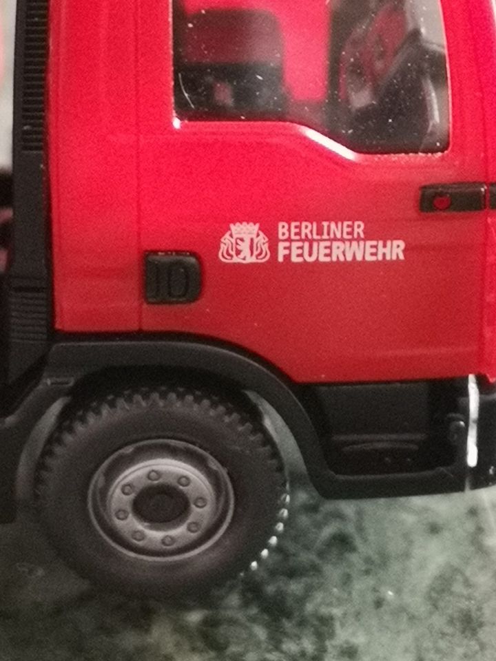 (325) HO (1:87) MAN TGL "Berliner Feuerwehr" von WIKING in Neustadt an der Weinstraße