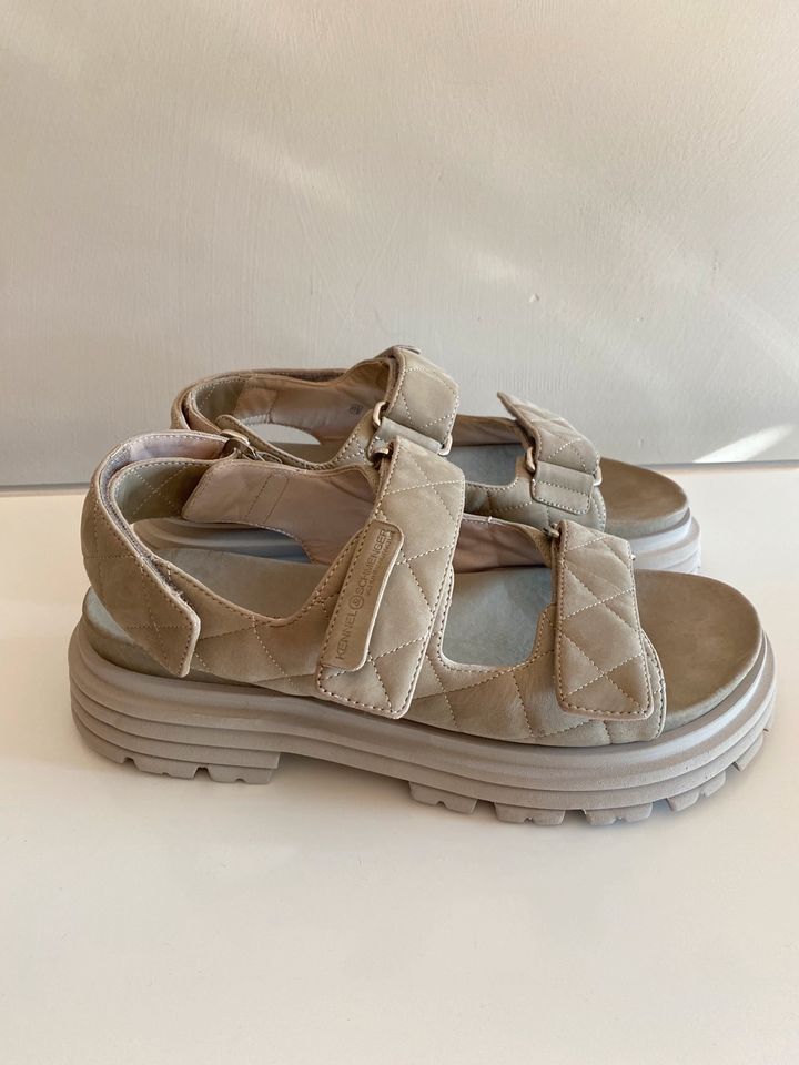 Kennel & Schmenger Leder-Sandalen Schuhe Profil-Sohle Plateau 40 in Pulheim