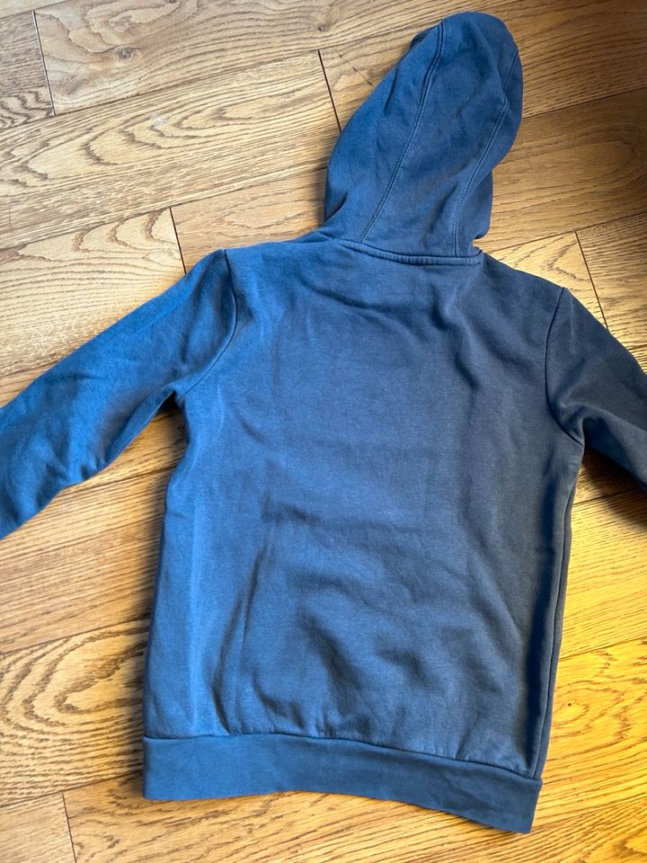 Adidas Hoodie blau - Gr. 140 in Falkensee