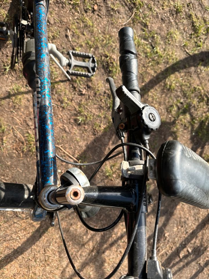 Fahrrad blau Tourenbike in Berlin