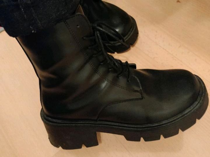 Boots / Stiefel / Stiefeletten Plateau mit Absatz Gr. 40 in Greiz