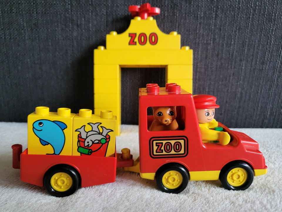 Lego Duplo Zoo - Eingang mit Fahrzeug, Figur, Löwenbaby in Kempten