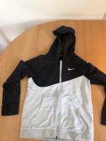 Nike Jacke Gr 158 Kr. München - Brunnthal Vorschau