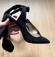 Zara Heels Absatzschuhe Slingback Schleife Schwarz Gr. 38 Hessen - Morschen Vorschau