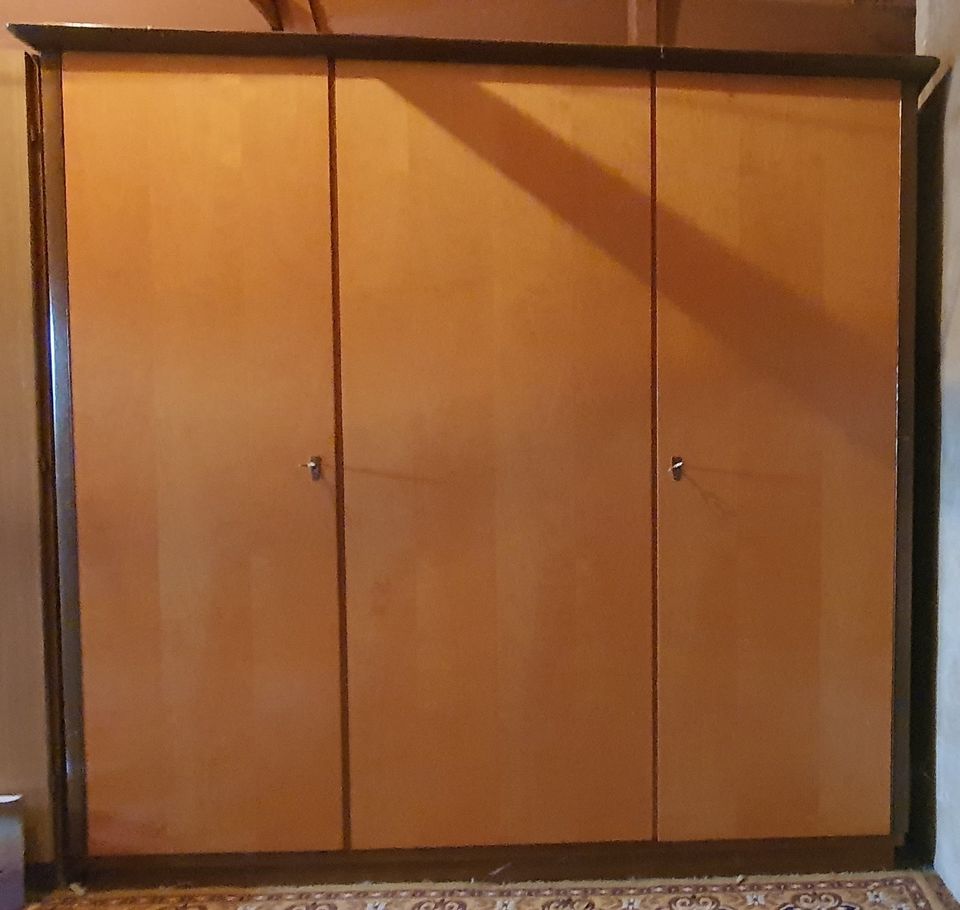 3-türiger Kleiderschrank - Werkstattschrank - Retro in Harburg (Schwaben)