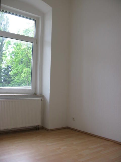 Schöne 2-Zimmer-Wohnung 48 m² großer Balkon, ruhig gelegen  und frisch renoviert. Gute Hausgemeinschaft. in Plauen