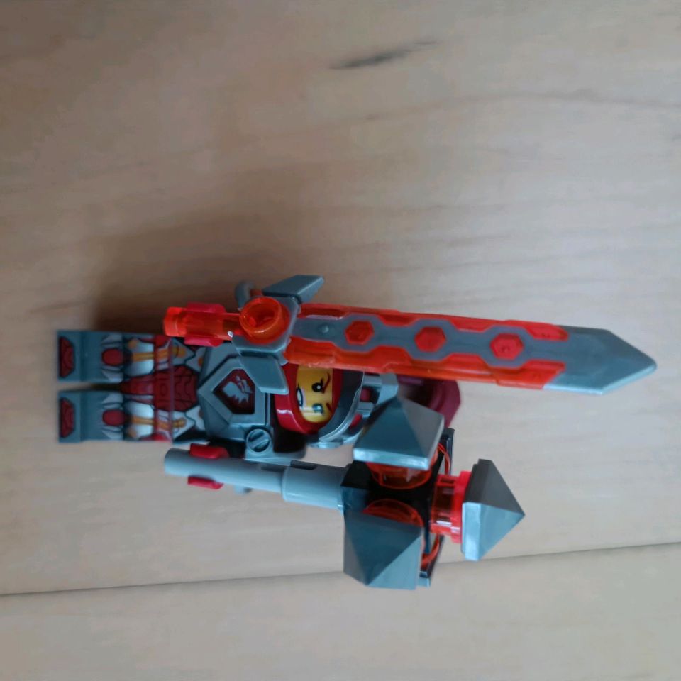 LEGO Nexo Knights Figur mit Streitpferd in Abtsgmünd