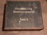 Schwere Transportkiste für Beatmungsgerät 1962 Nordrhein-Westfalen - Siegburg Vorschau