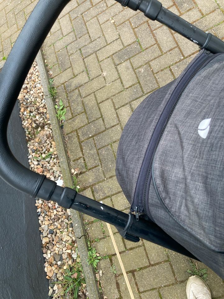 Joie Kinderwagen mit Luftreifen in Glindenberg